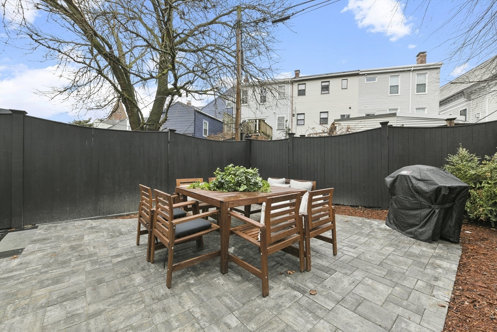 28 Telegraph St, South Boston