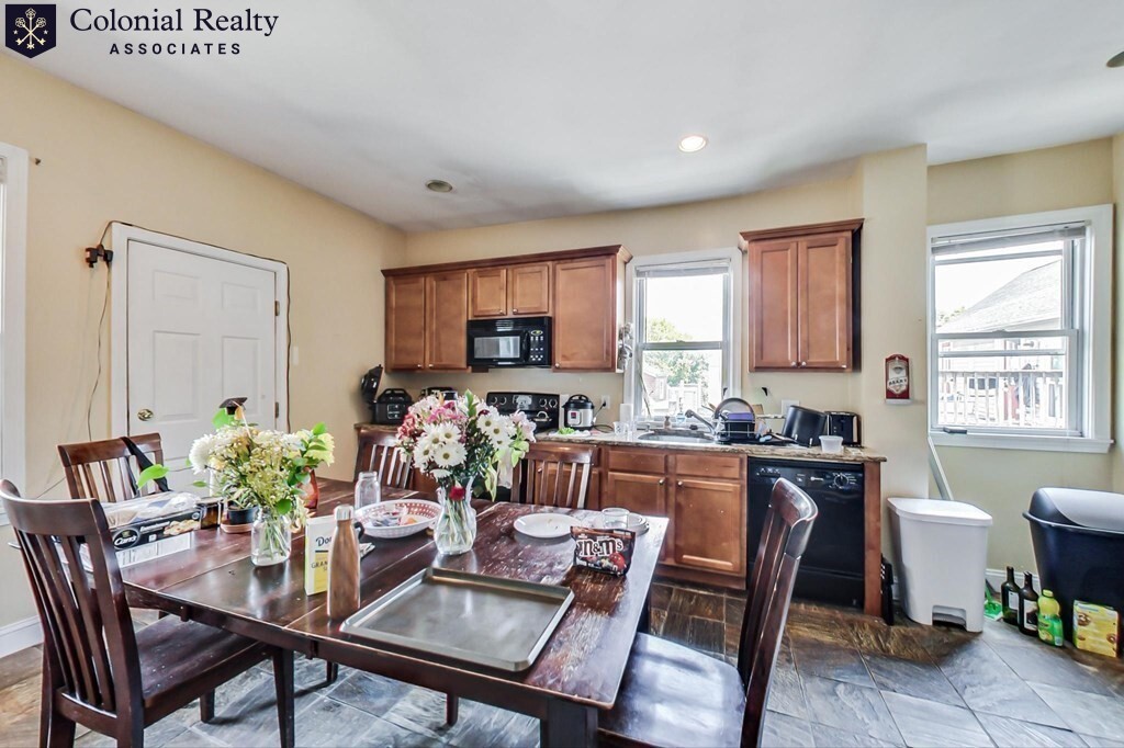 49 Hillside St, Mission Hill