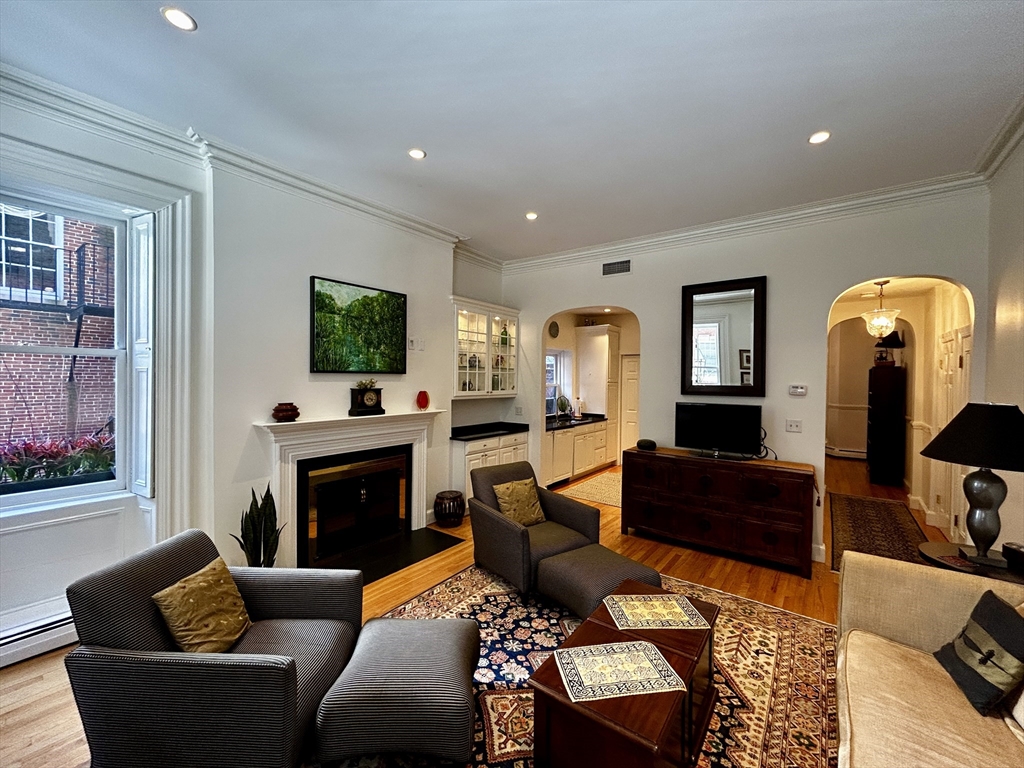 3 Walnut St, Beacon Hill