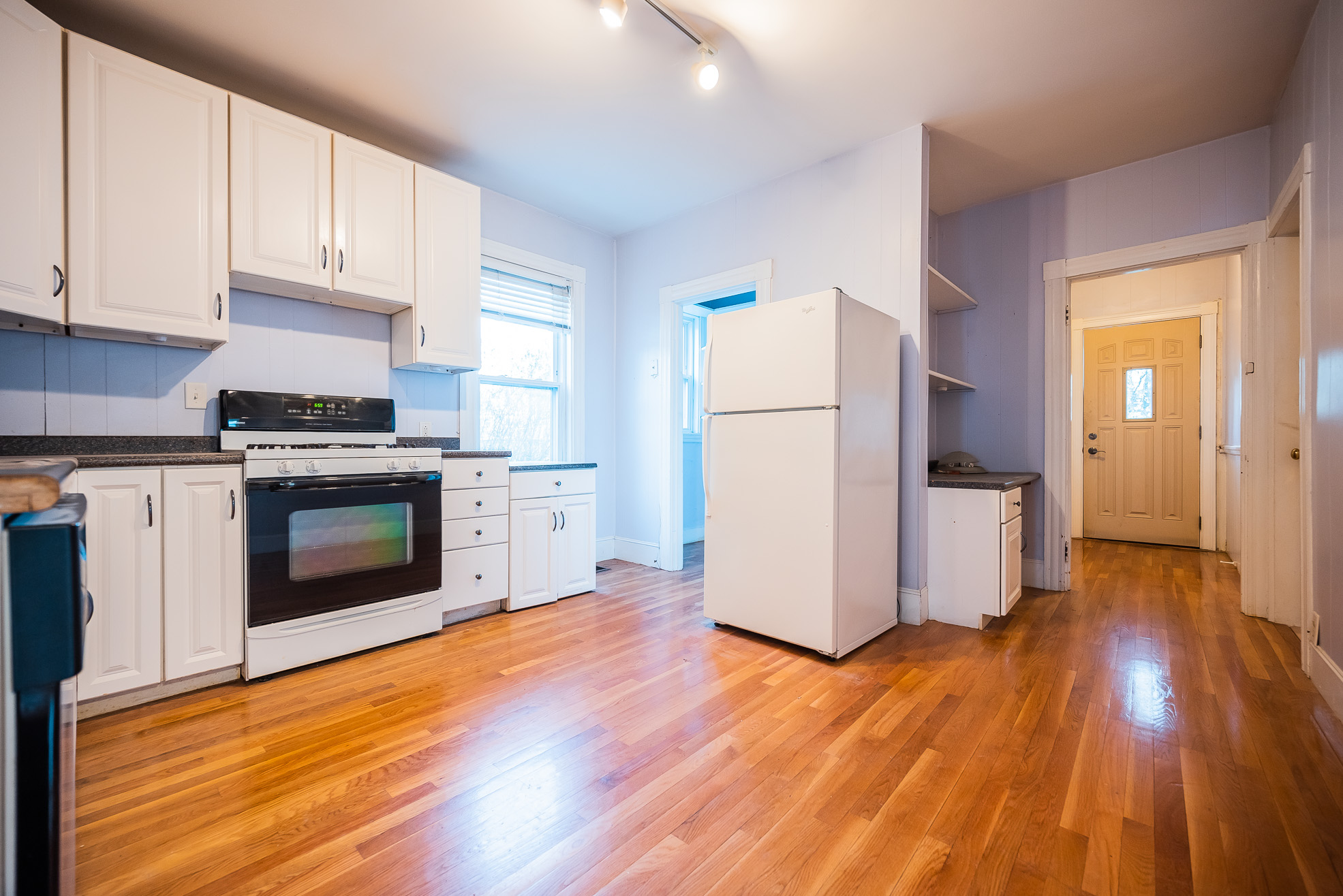 3 bed, 1 bath apartment for rent at 18 Donnybrook Rd Unit 4, Brighton — photo 8 of 22