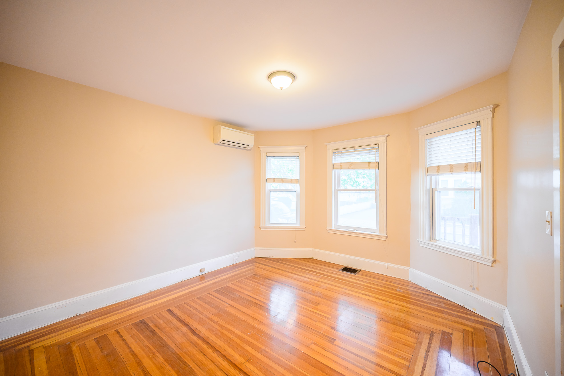 3 bed, 1 bath apartment for rent at 18 Donnybrook Rd Unit 4, Brighton — photo 11 of 22