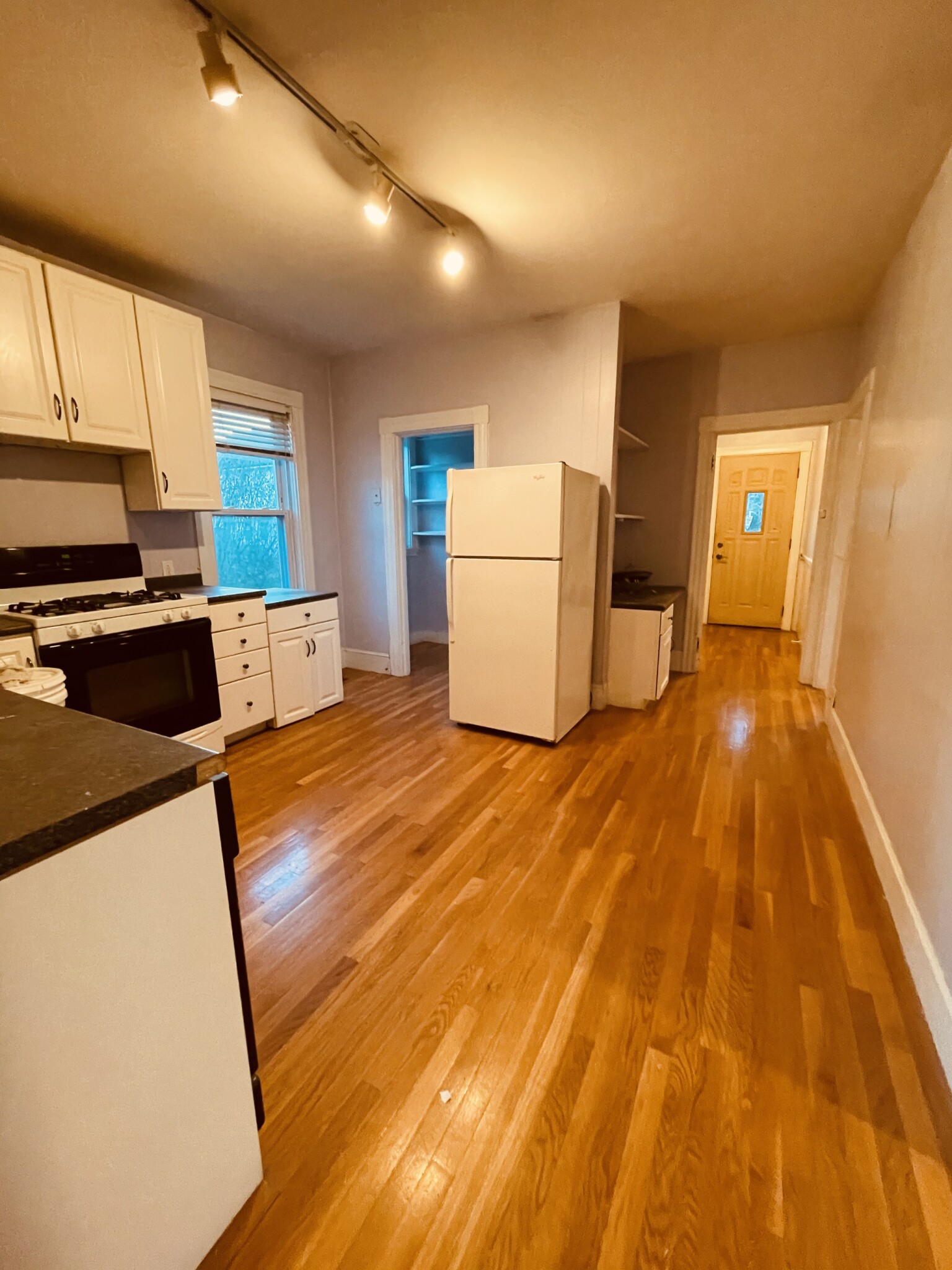 3 bed, 1 bath apartment for rent at 18 Donnybrook Rd Unit 4, Brighton — photo 19 of 22