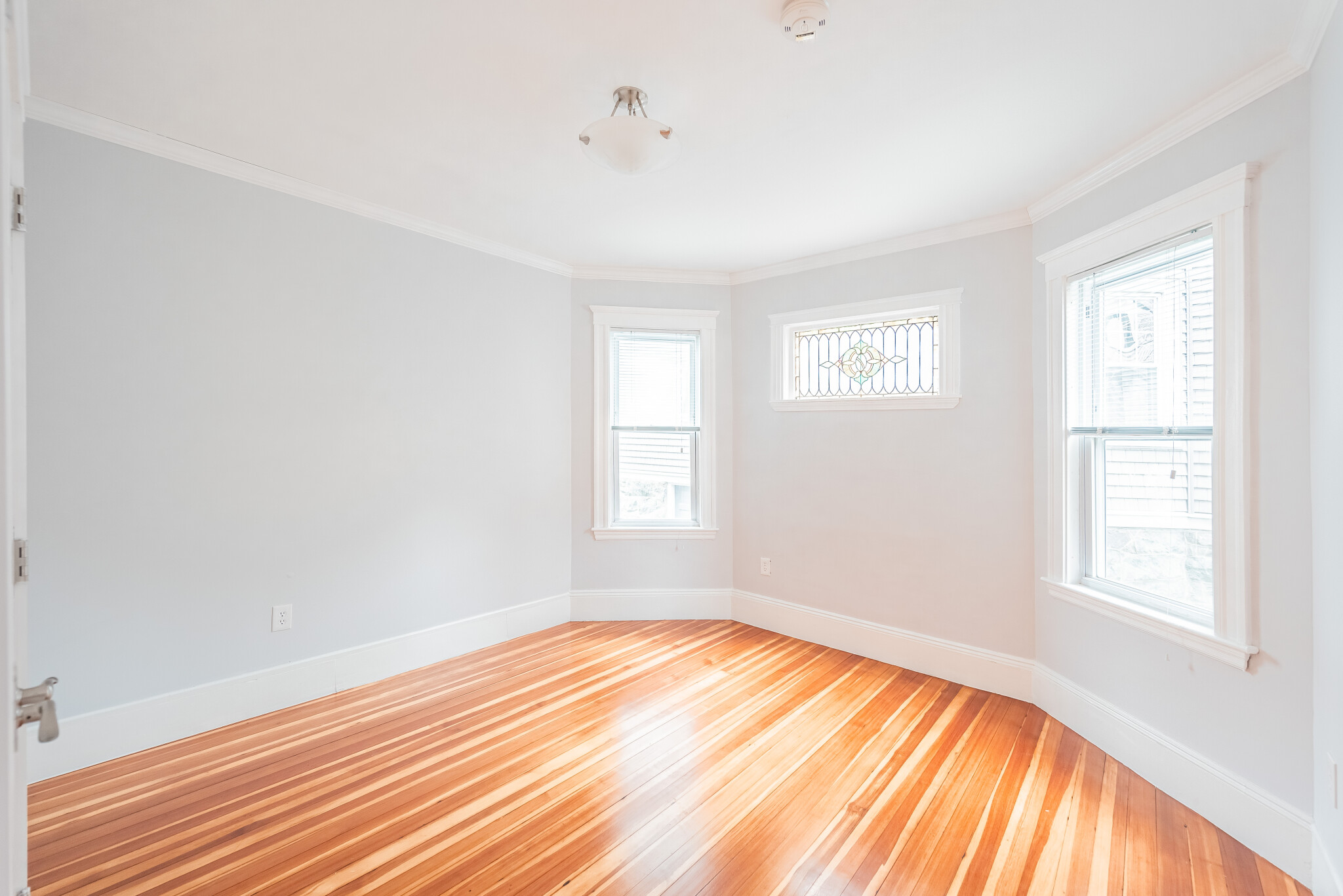 4 bed, 2 bath apartment for rent at 11 Atkins St Unit 1, Brighton — photo 4 of 10