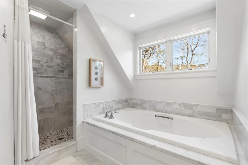 110 Clamshell Cove Rd, Cotuit