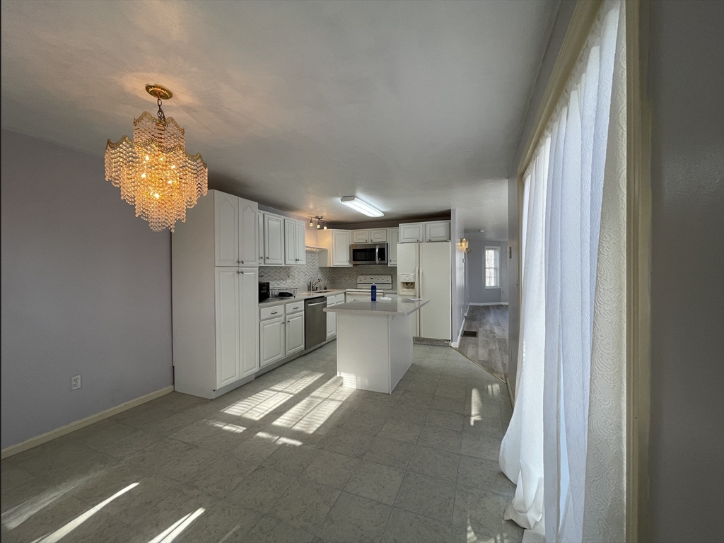 55 Ledgecrest Dr, Worcester