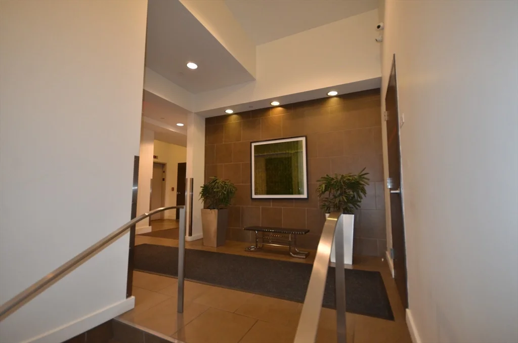 88 Kingston St, Downtown