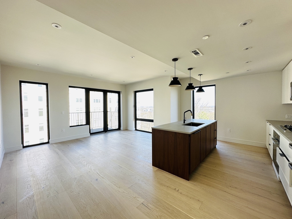 1 Nevins Hill Way, Brighton