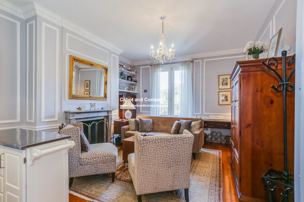 164 Beacon St, Back Bay