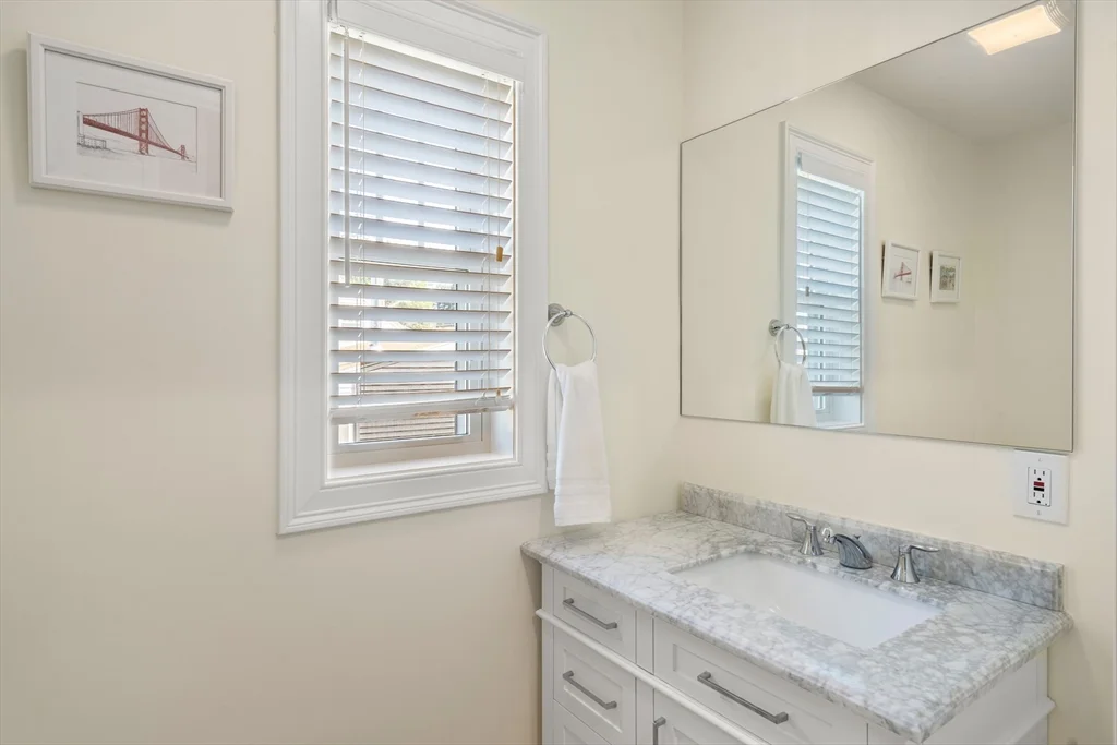 28 Park Ave, Medford