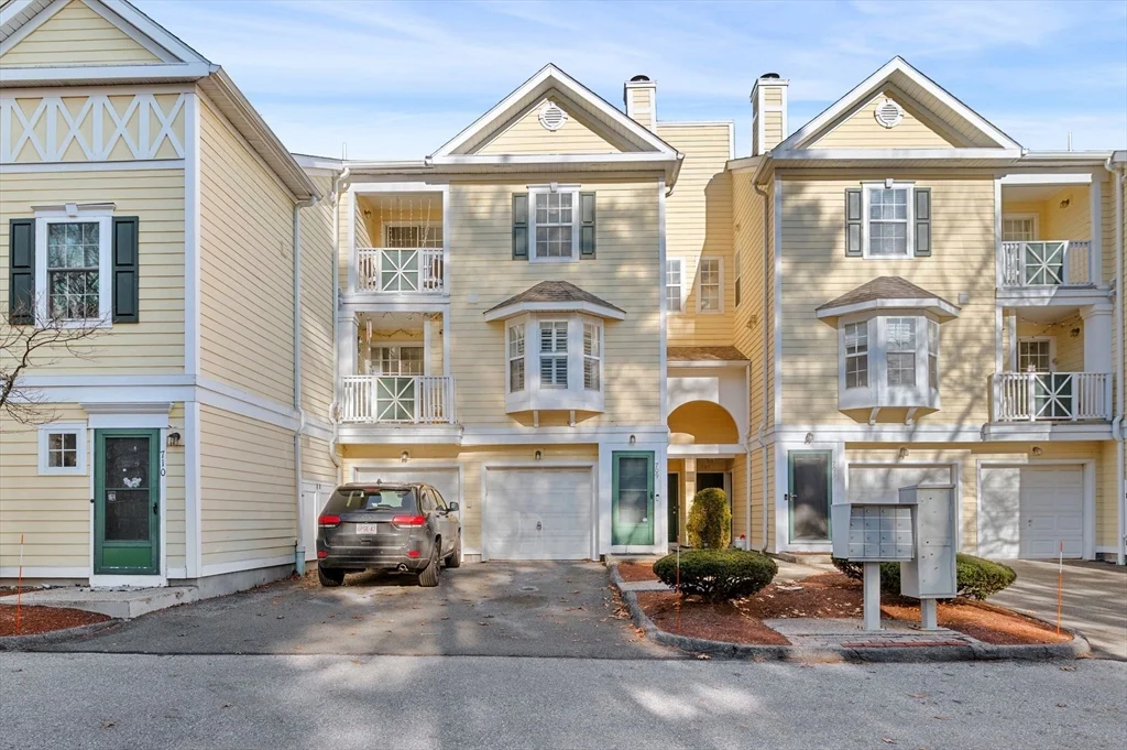 709 Gazebo Cir, Reading