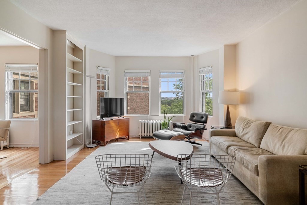 993 Memorial Dr, Harvard Square