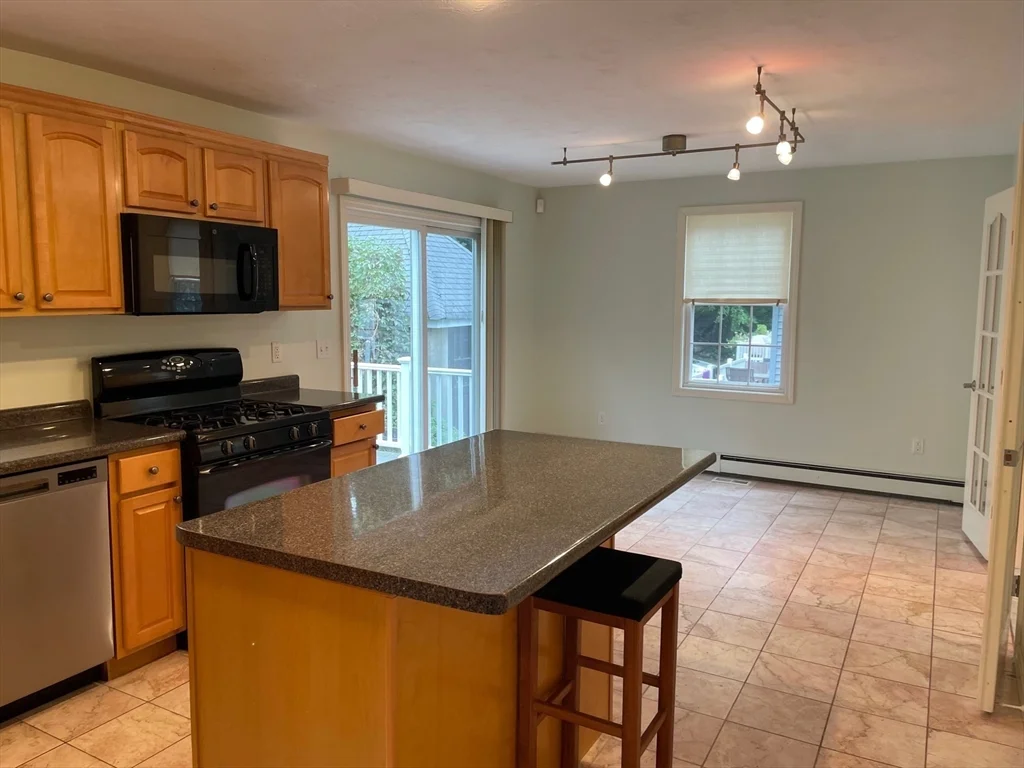72 Cedar Rd N, Medford