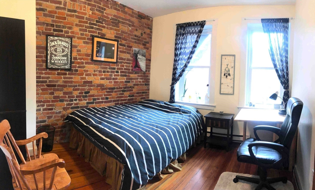 32 Grove St, Beacon Hill