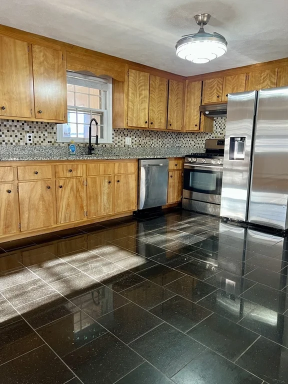 21 Harlow, Saugus