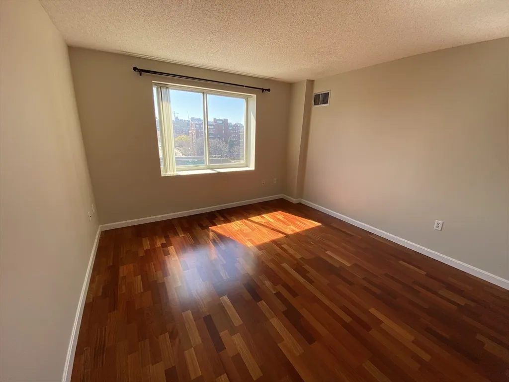 8 Museum Way, East Cambridge