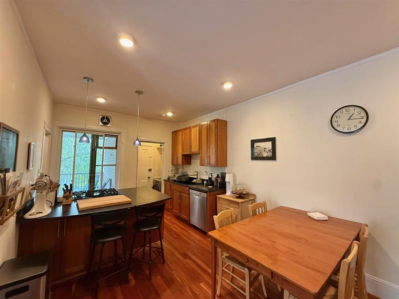 67 Highland Ave, Mid-Cambridge