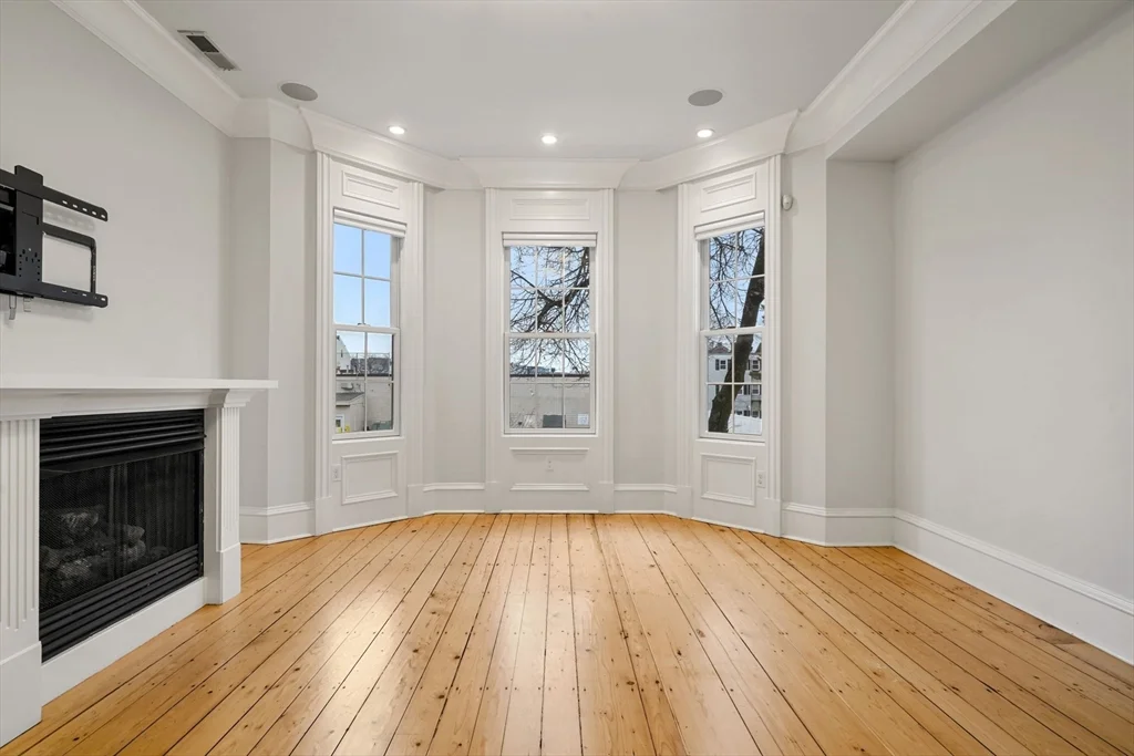 703 East 4th St, South Boston