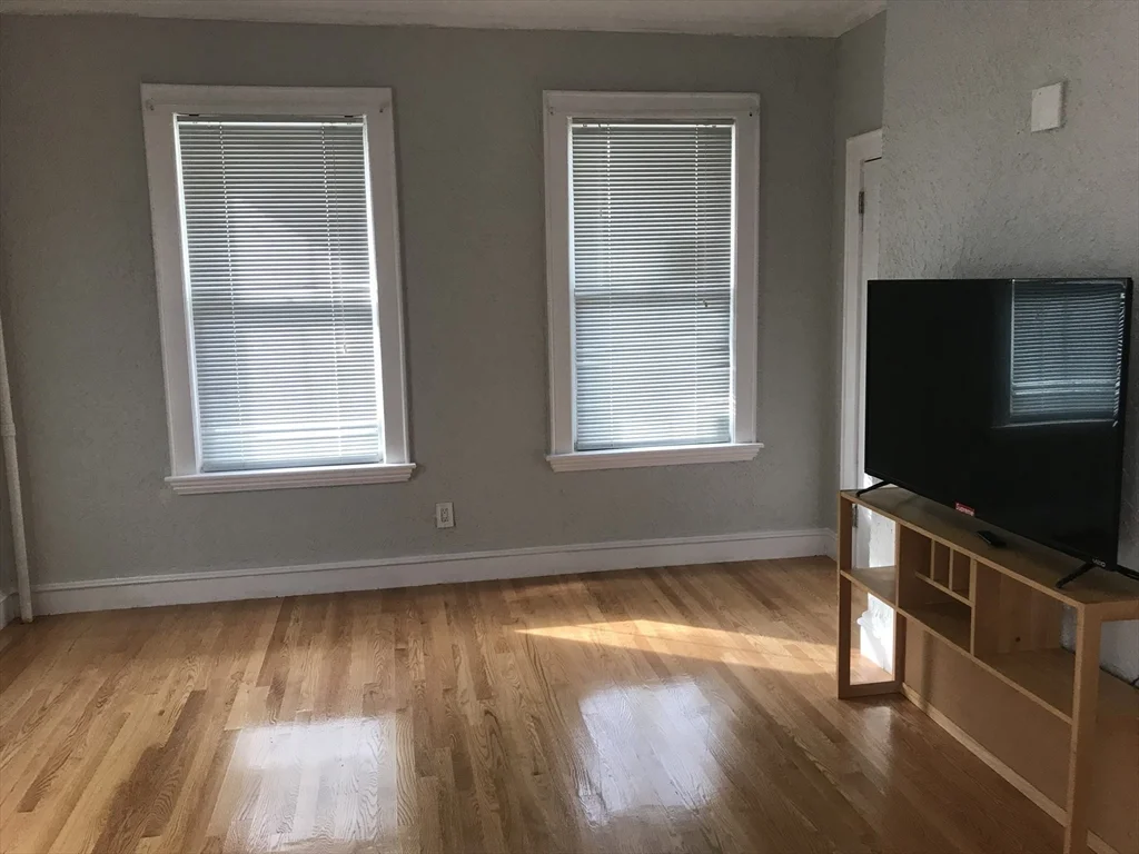 72 Boston Ave, Medford