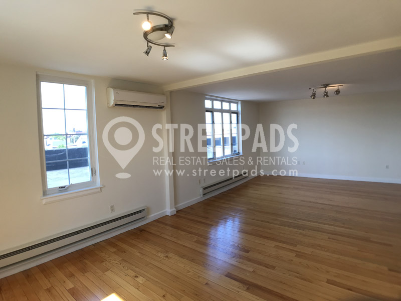 60 Brattle St, Harvard Square