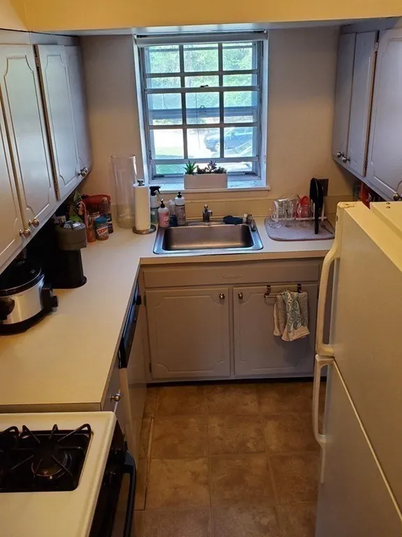 31 Lake Shore Ct, Brighton