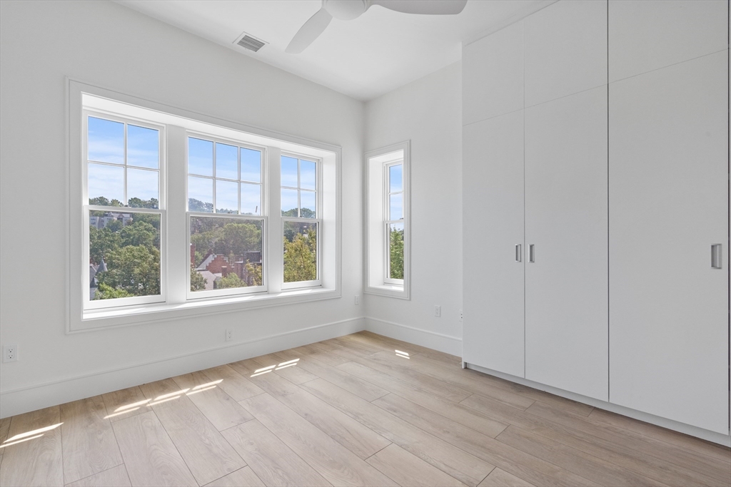 1580 Beacon St, Corey Hill