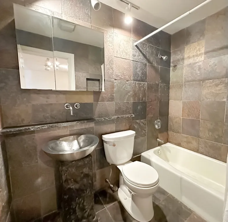 534 Massachusetts Ave, South End