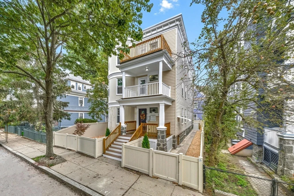 24 Hinckley, Dorchester