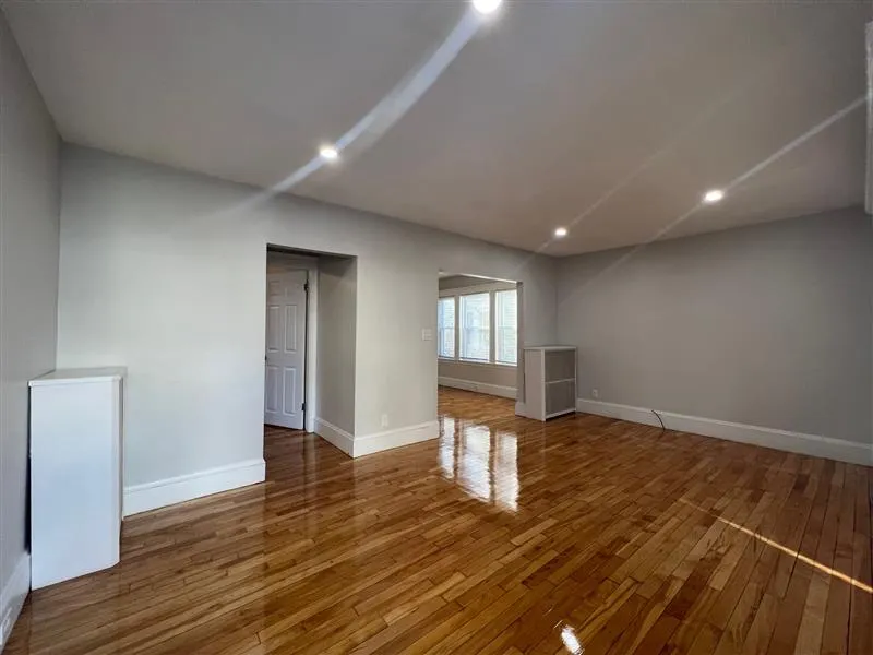 10 Cady Ave, Tufts