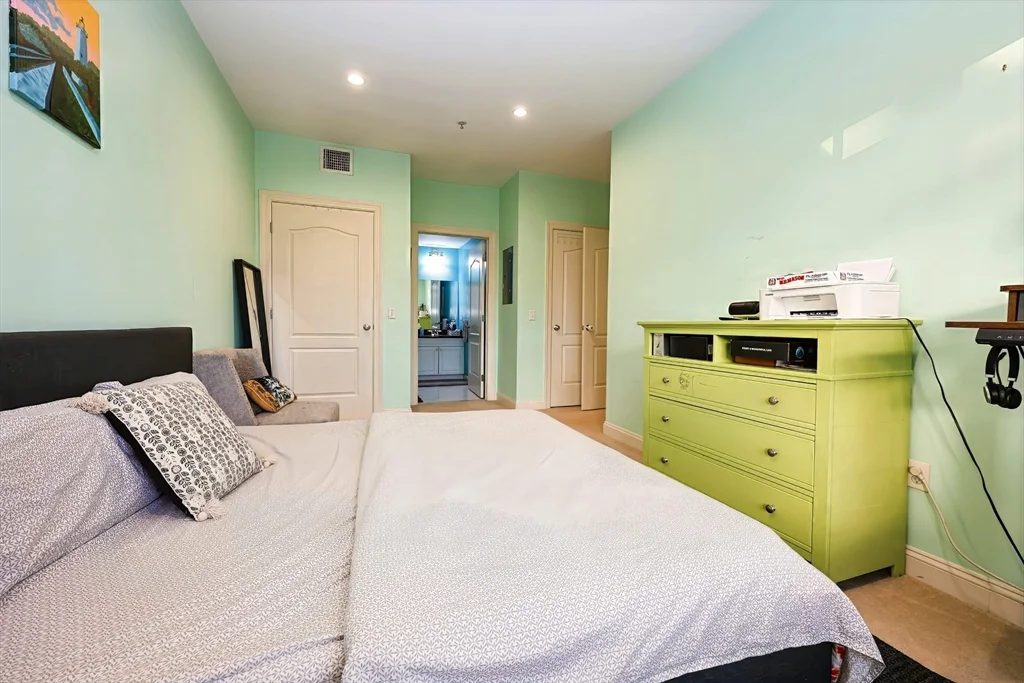 614 Pond St, Braintree