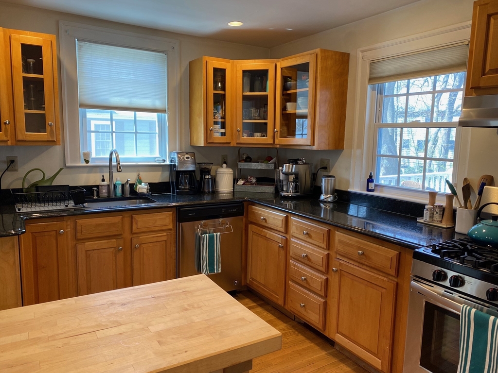 22 Cleveland Rd, Wellesley Hills