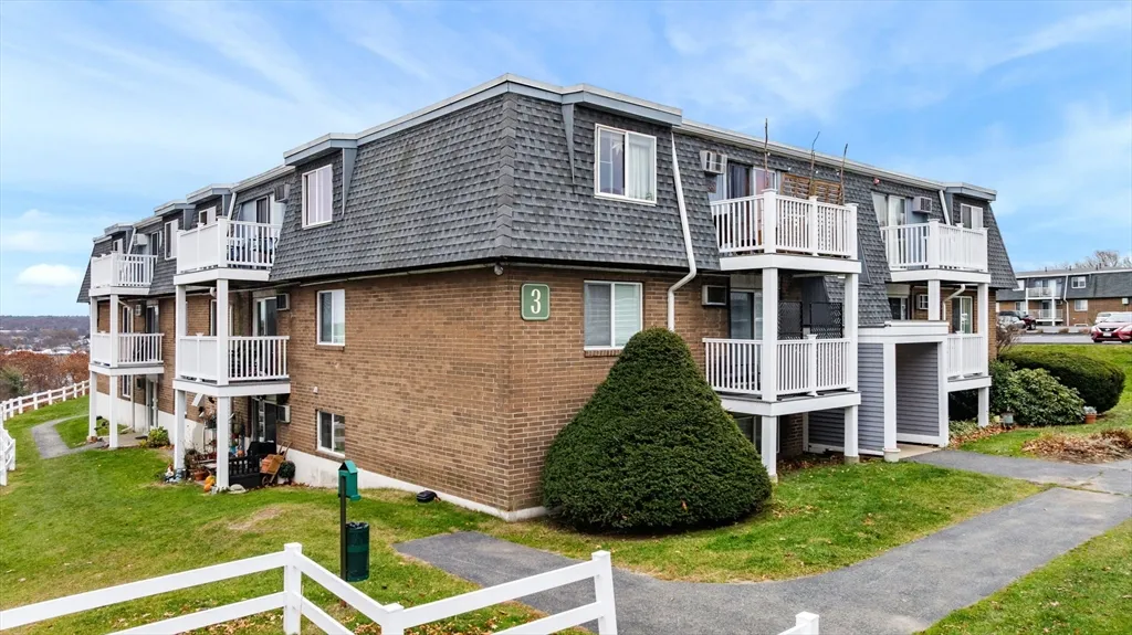 145 Essex Ave, Gloucester