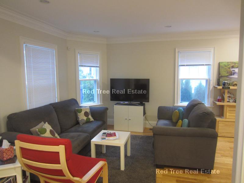 7 Acron Rd, Brookline Village