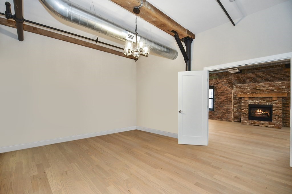 17 Kearney Sq, Lowell