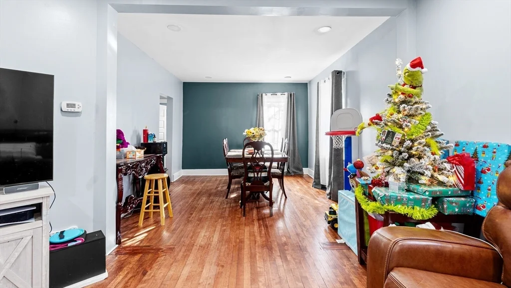 6 Crescent St, Whitinsville