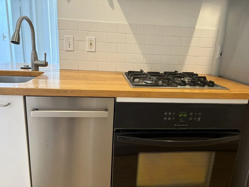 128 Magazine St, Cambridgeport