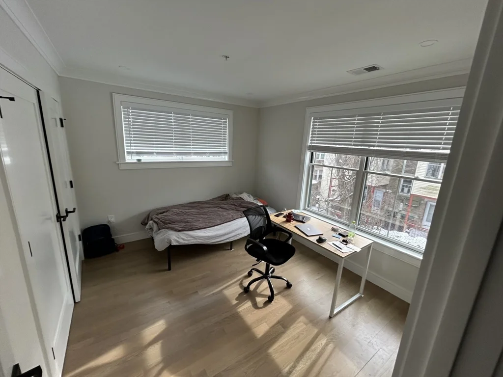 13 Greylock Rd, Allston