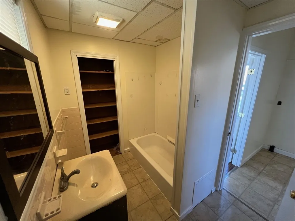 44 Laurel St, Leominster