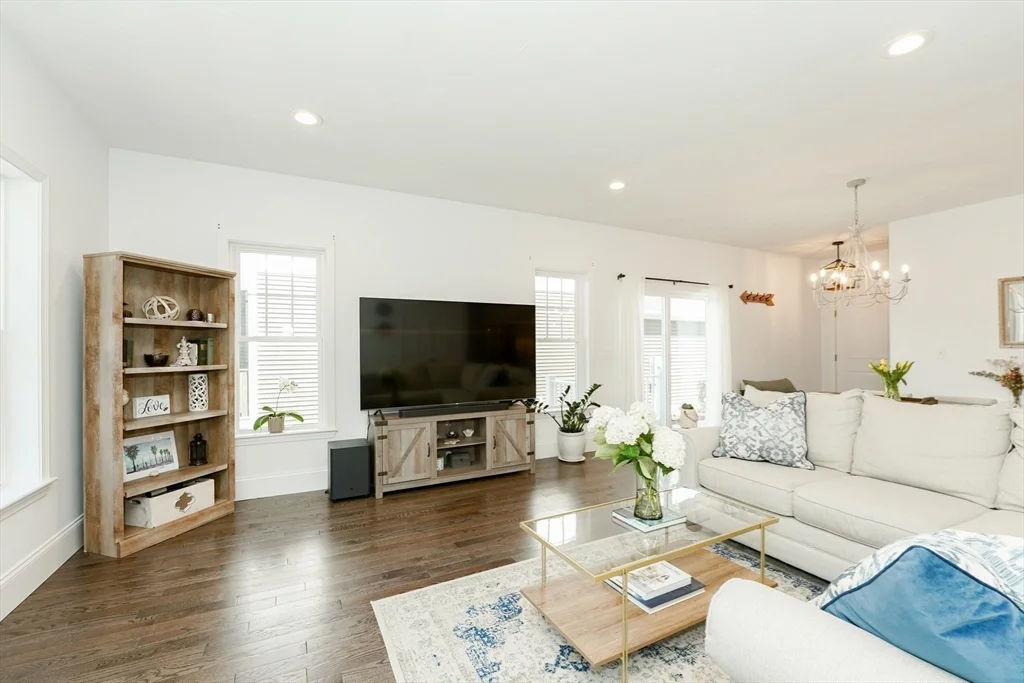 18 Cleary Cir, Norfolk