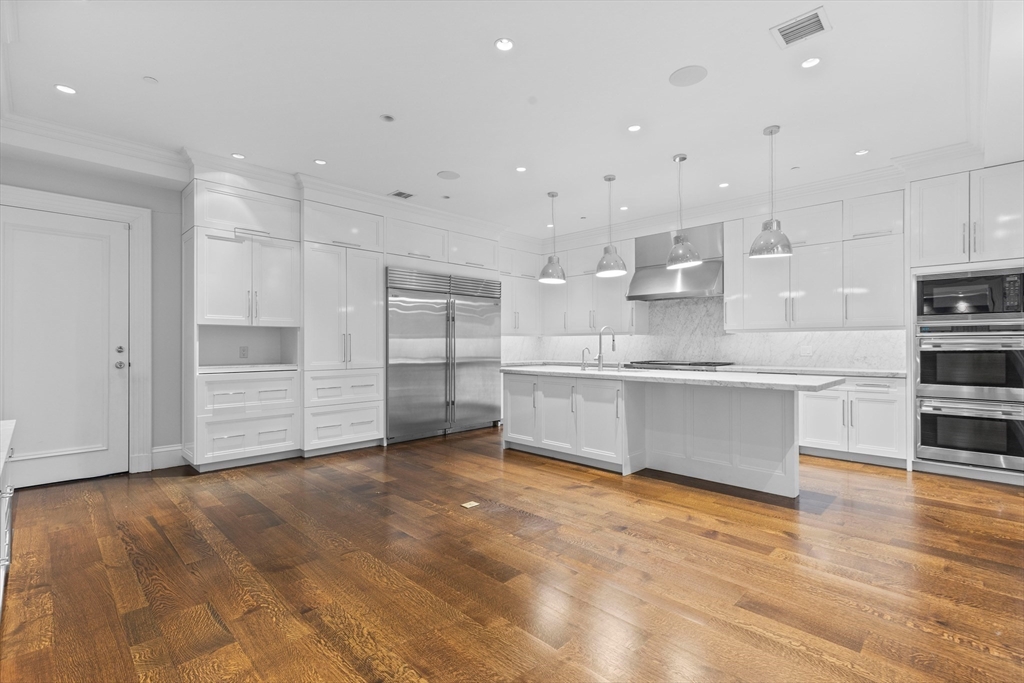 409 Commonwealth Ave, Back Bay