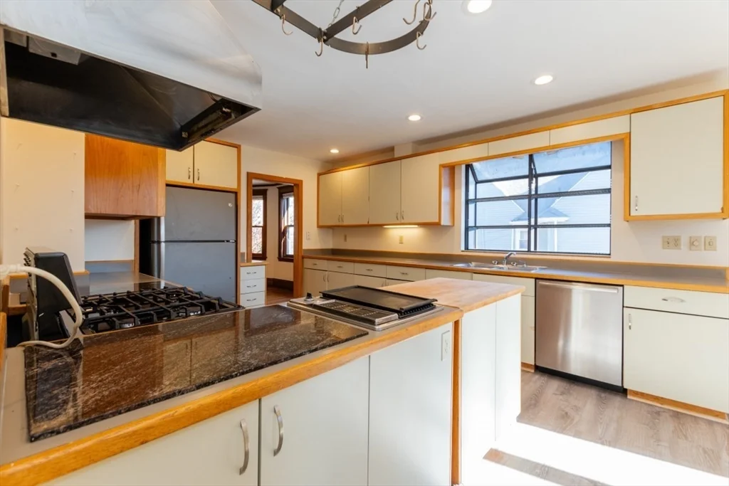 81 Cushing Ave, Belmont