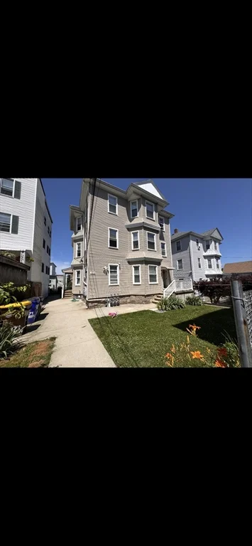 171 Hunter St, Fall River