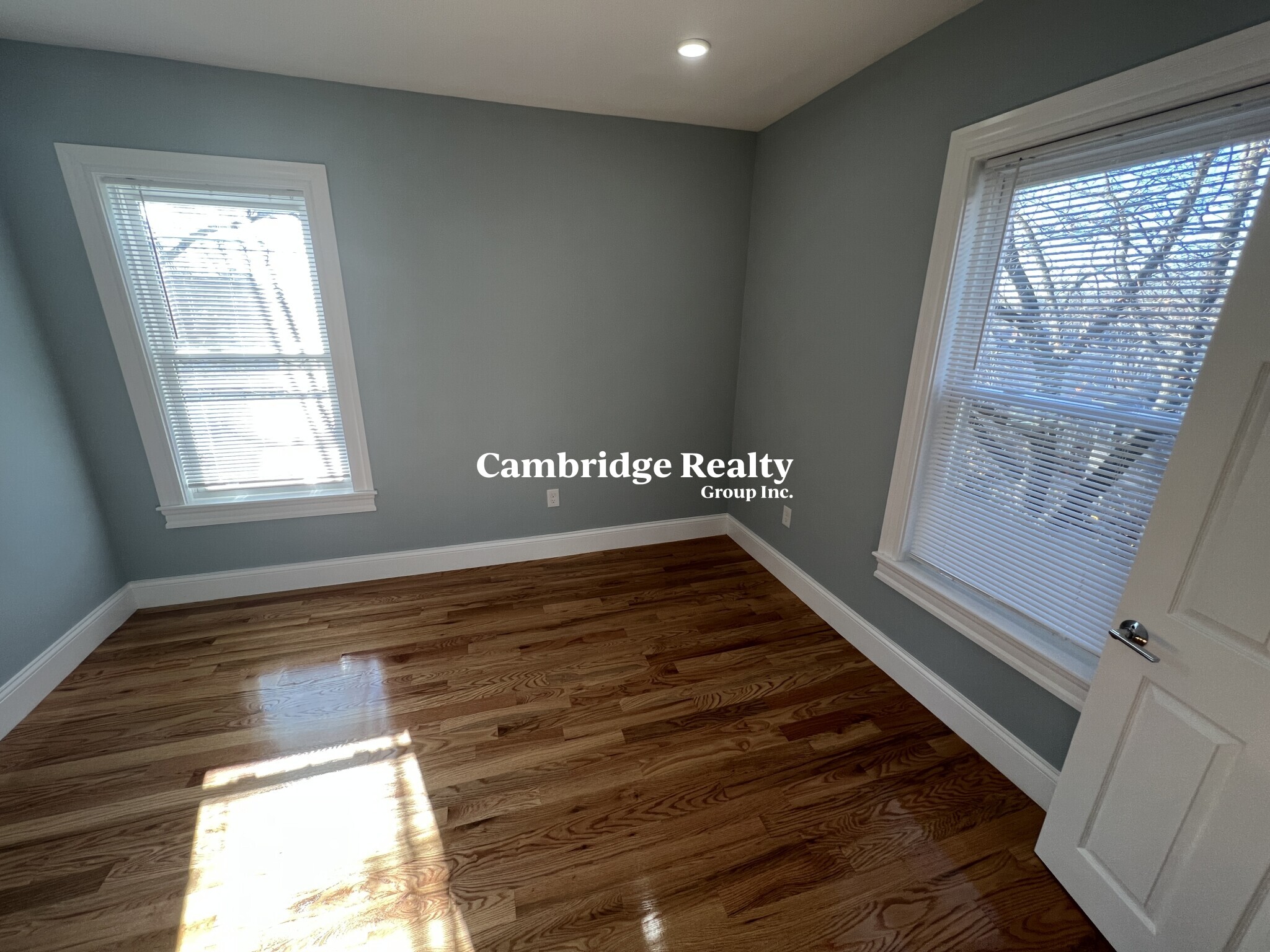 372 Oxford St, Ward Two