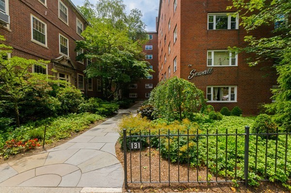 131 Sewall Ave, Coolidge Corner