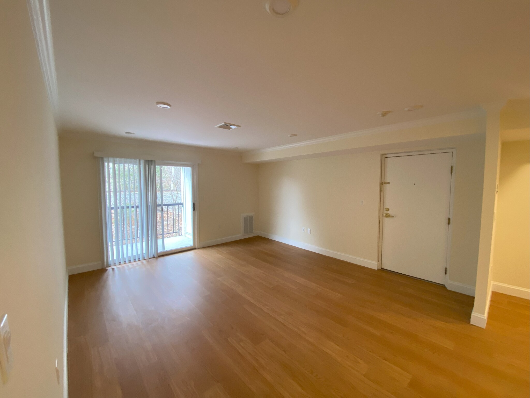 12 Waterfall Dr, Canton