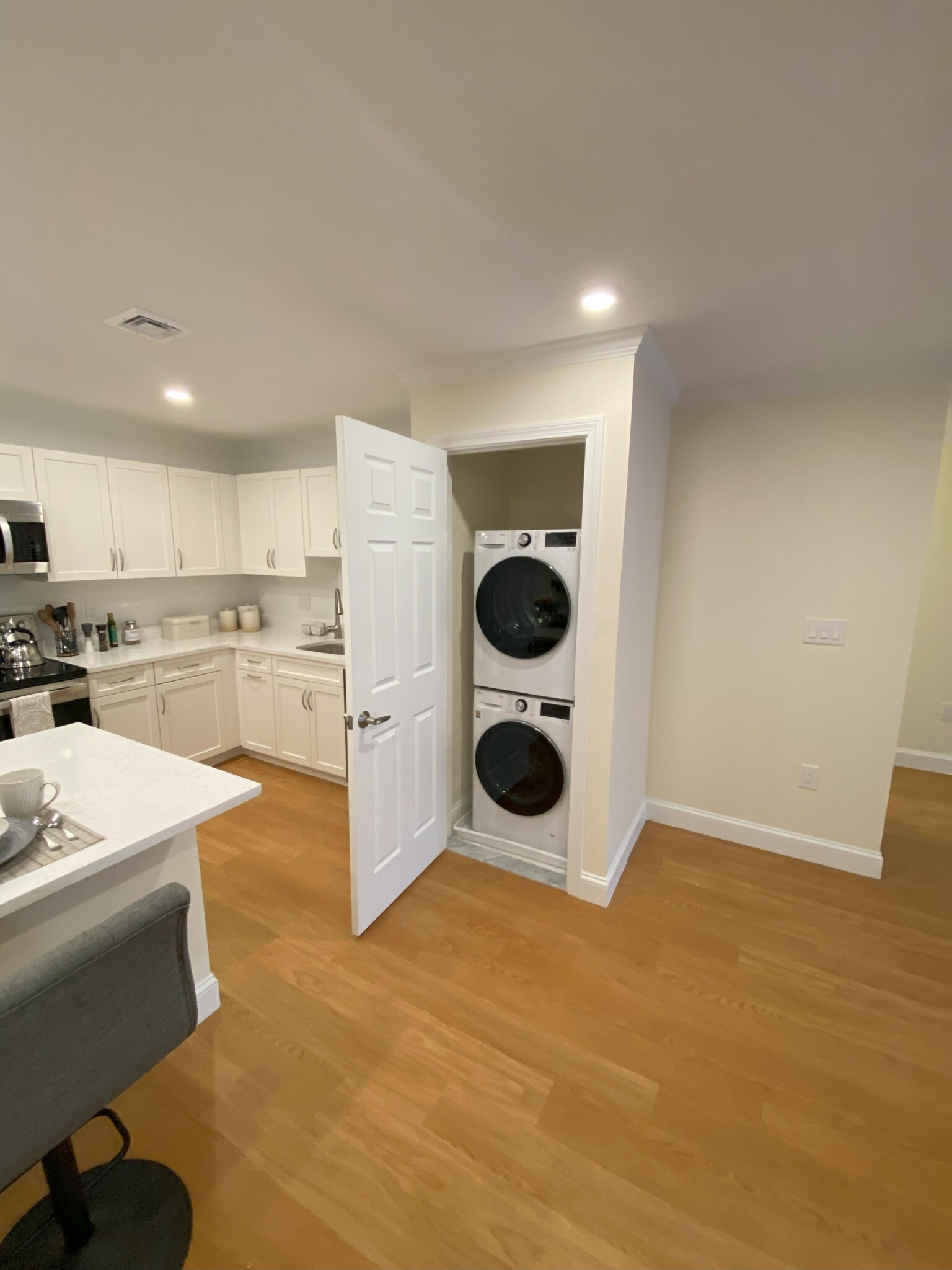 12 Waterfall Dr, Canton