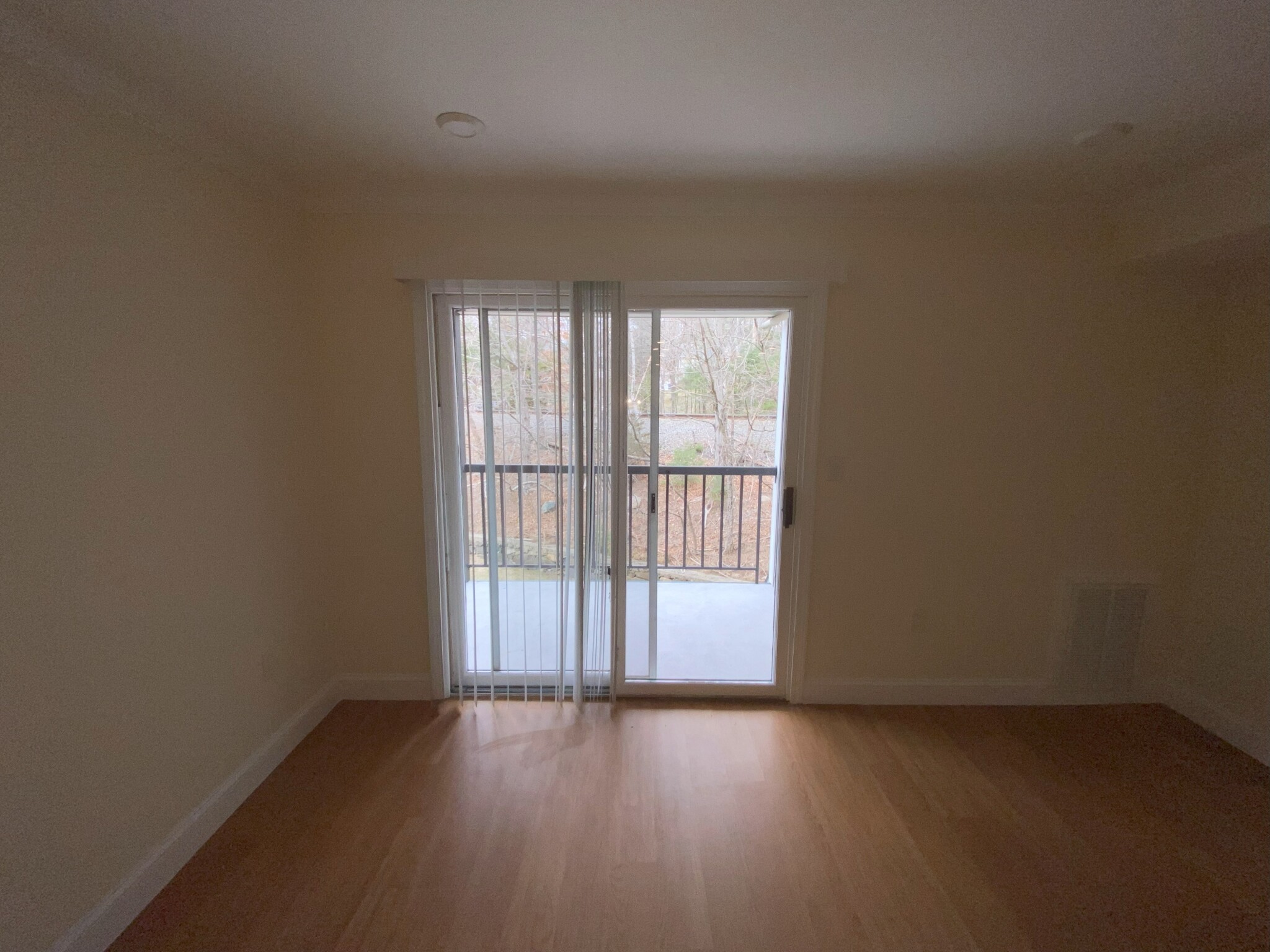 12 Waterfall Dr, Canton