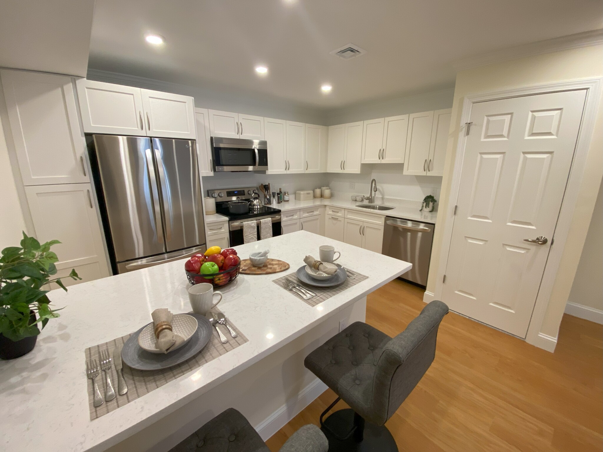 12 Waterfall Dr, Canton