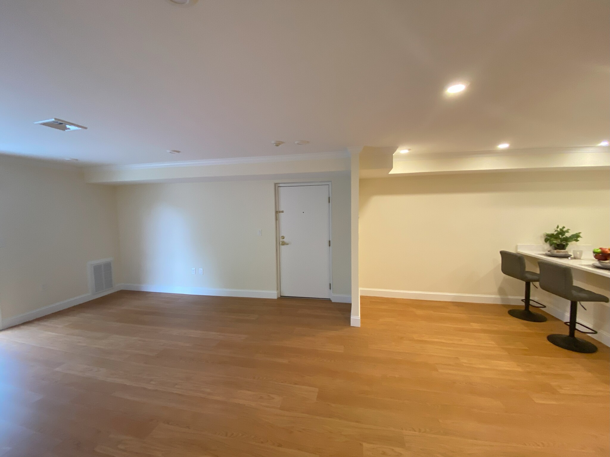 12 Waterfall Dr, Canton