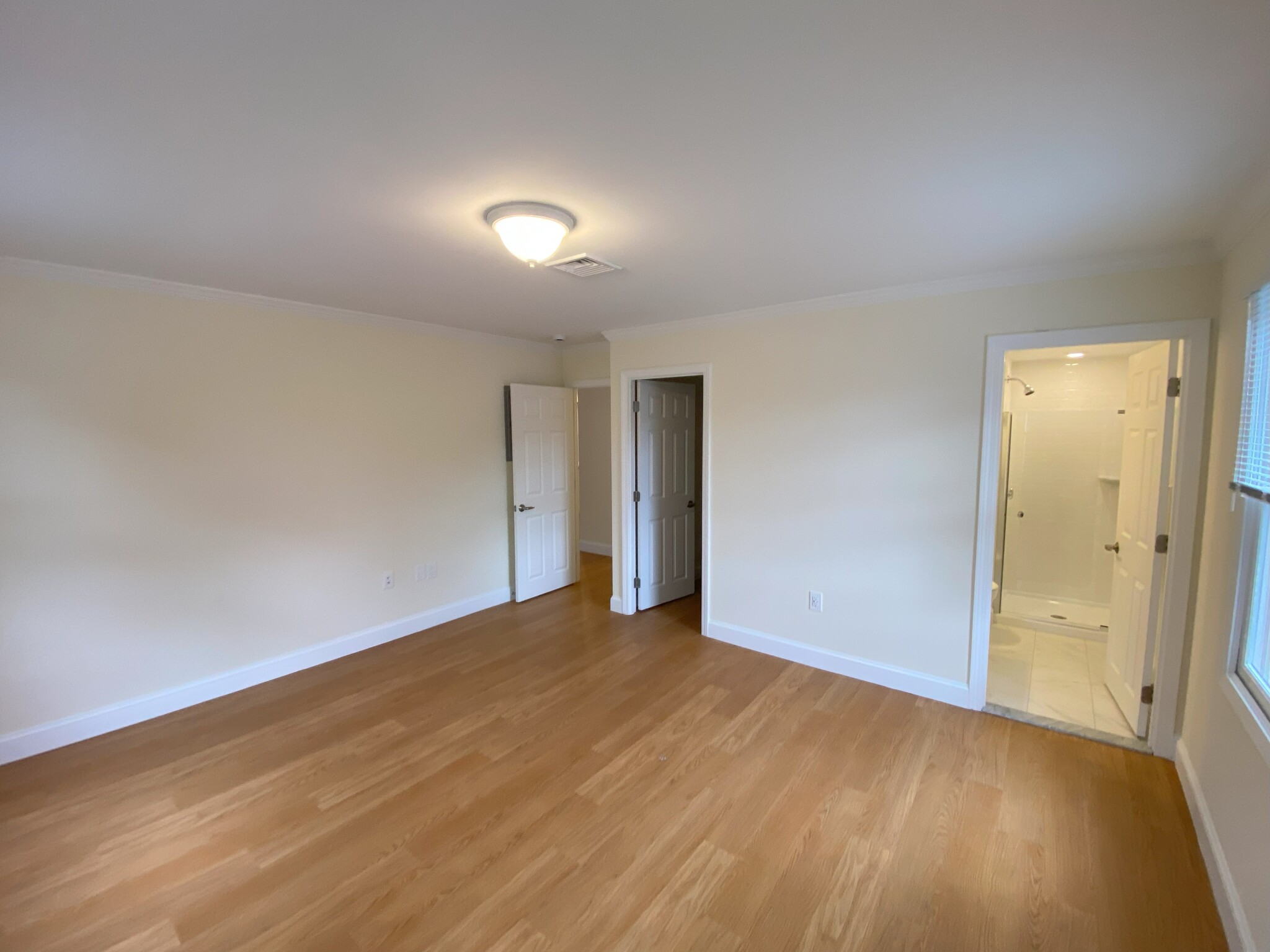 12 Waterfall Dr, Canton