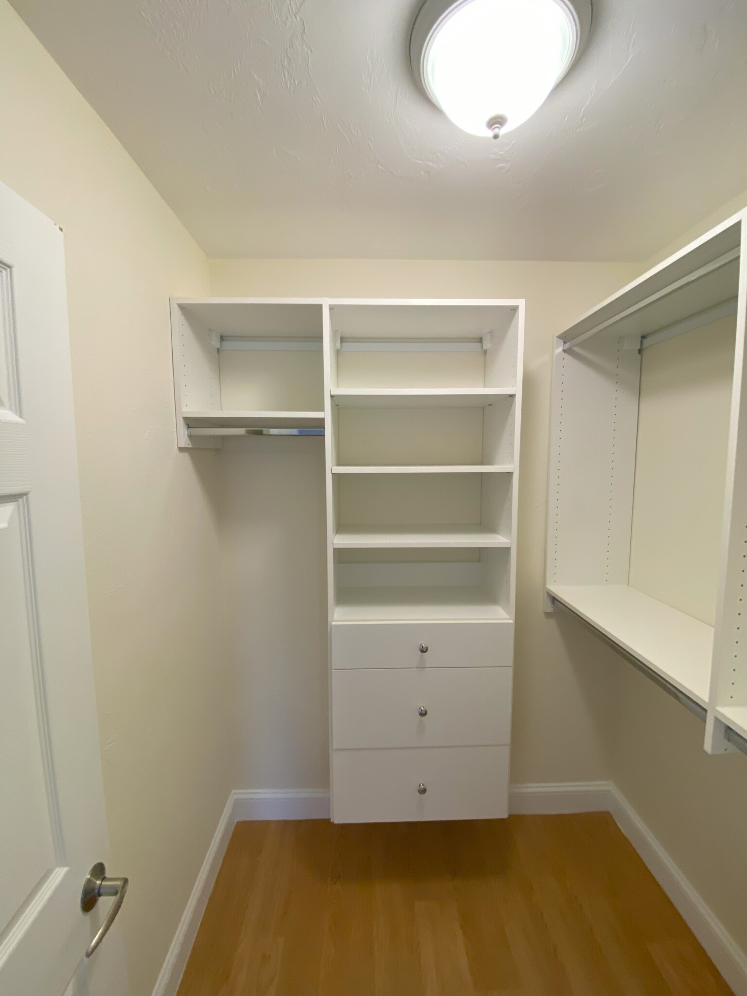 12 Waterfall Dr, Canton